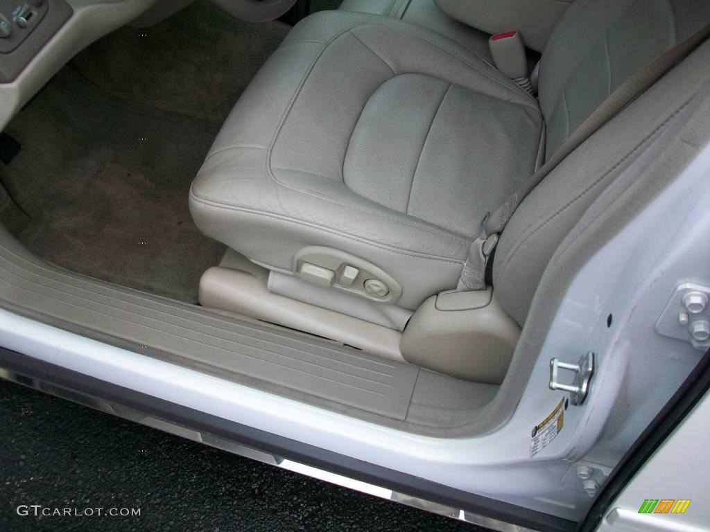2005 DeVille Sedan - Cotillion White / Shale photo #11