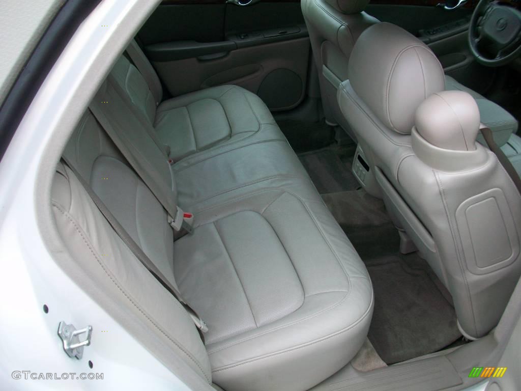 2005 DeVille Sedan - Cotillion White / Shale photo #13