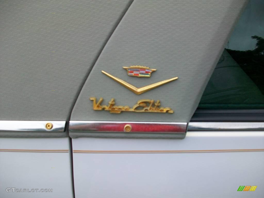2005 DeVille Sedan - Cotillion White / Shale photo #17