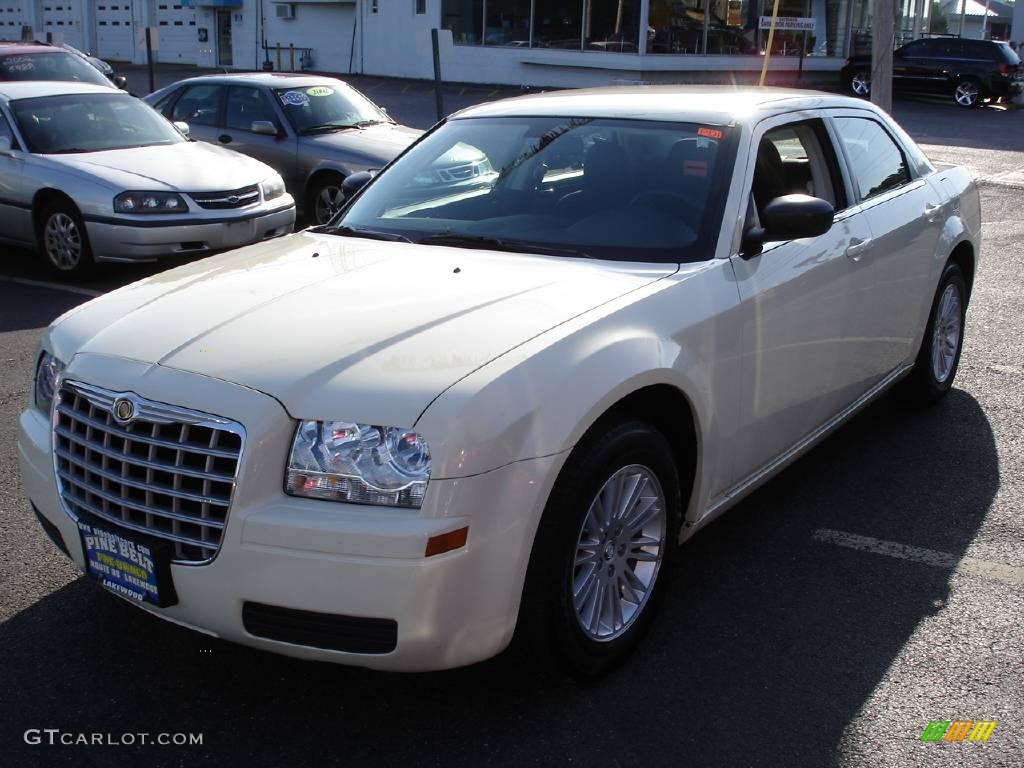 Cool Vanilla White Chrysler 300