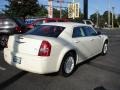 2009 Cool Vanilla White Chrysler 300   photo #4