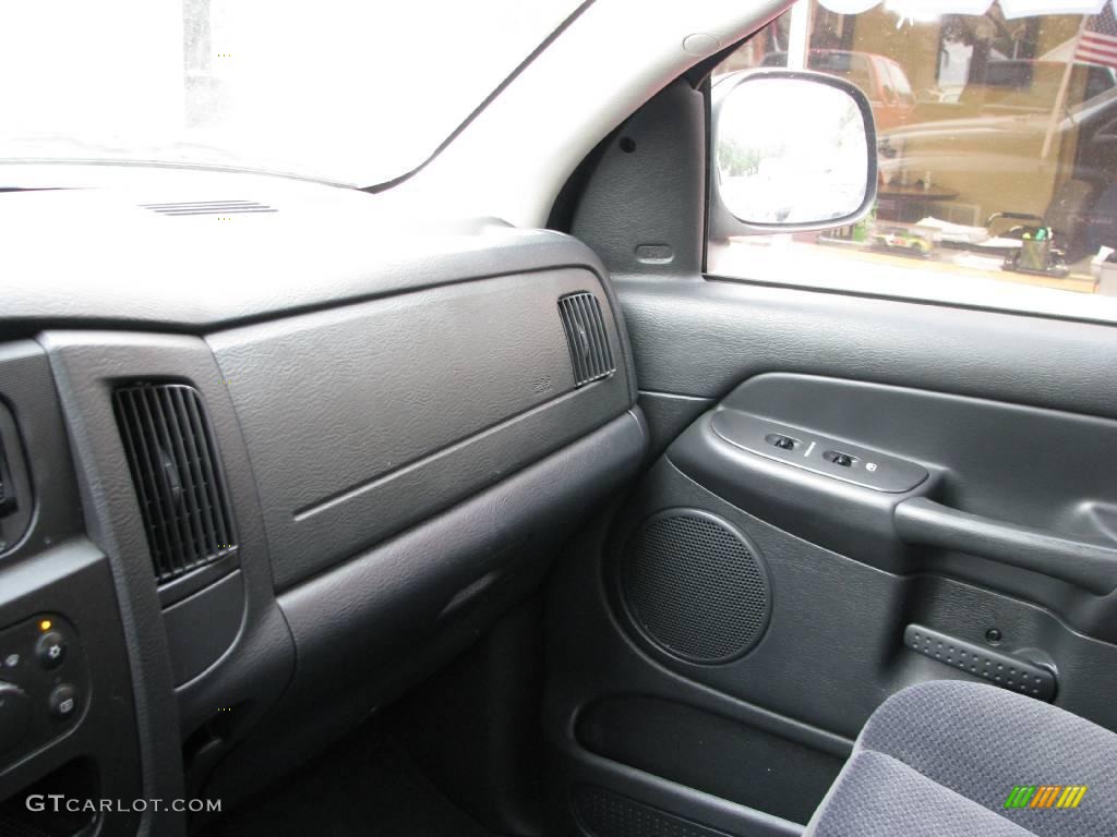 2005 Ram 1500 SLT Quad Cab 4x4 - Black / Dark Slate Gray photo #22