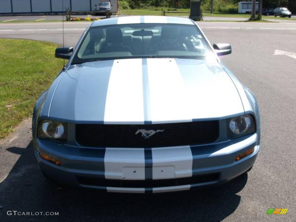 2005 Mustang V6 Premium Coupe - Windveil Blue Metallic / Light Graphite photo #3