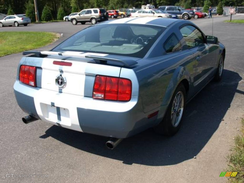 2005 Mustang V6 Premium Coupe - Windveil Blue Metallic / Light Graphite photo #4