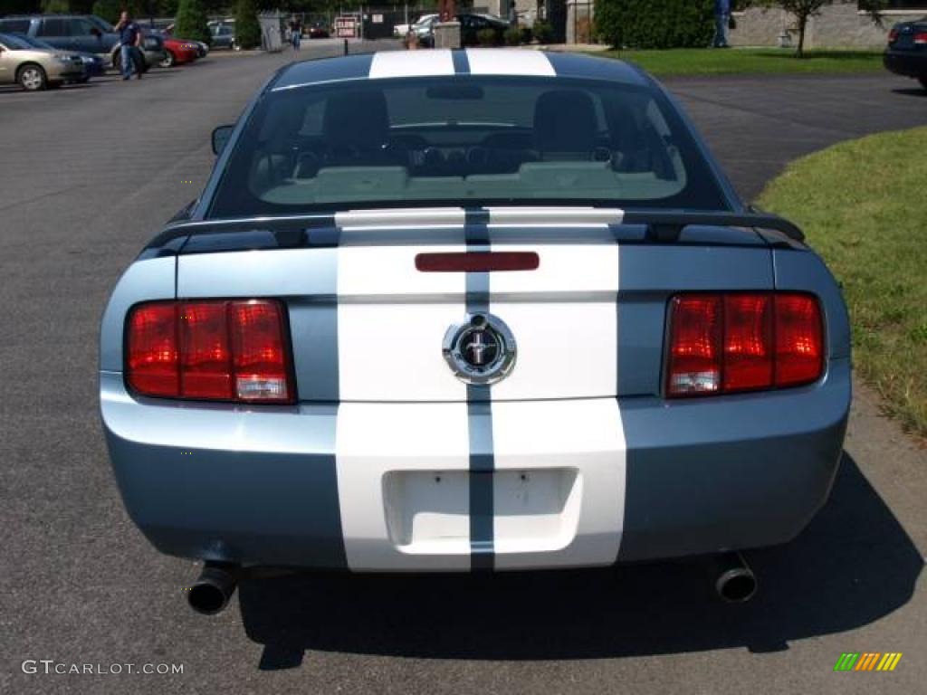 2005 Mustang V6 Premium Coupe - Windveil Blue Metallic / Light Graphite photo #5