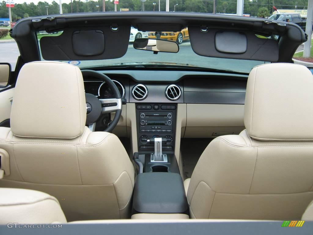 2008 Mustang V6 Premium Convertible - Black / Medium Parchment photo #12
