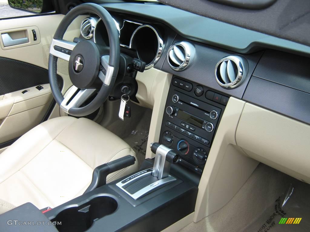 2008 Mustang V6 Premium Convertible - Black / Medium Parchment photo #19