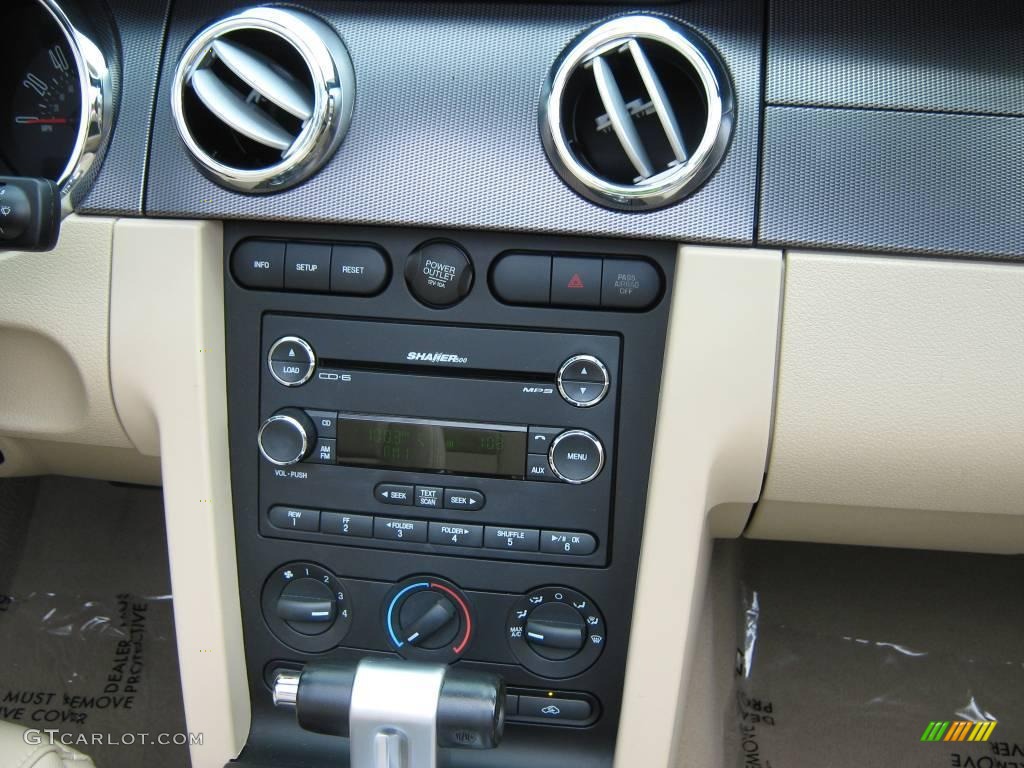 2008 Mustang V6 Premium Convertible - Black / Medium Parchment photo #23