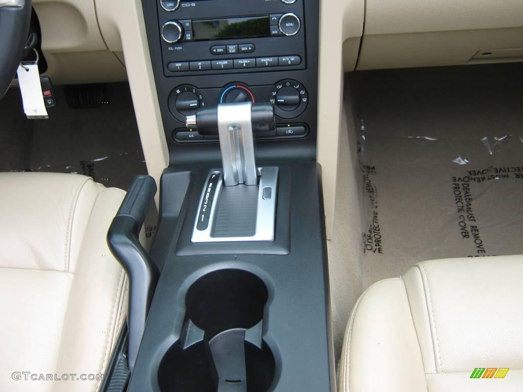 2008 Mustang V6 Premium Convertible - Black / Medium Parchment photo #24