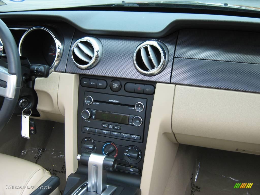 2008 Mustang V6 Premium Convertible - Black / Medium Parchment photo #25