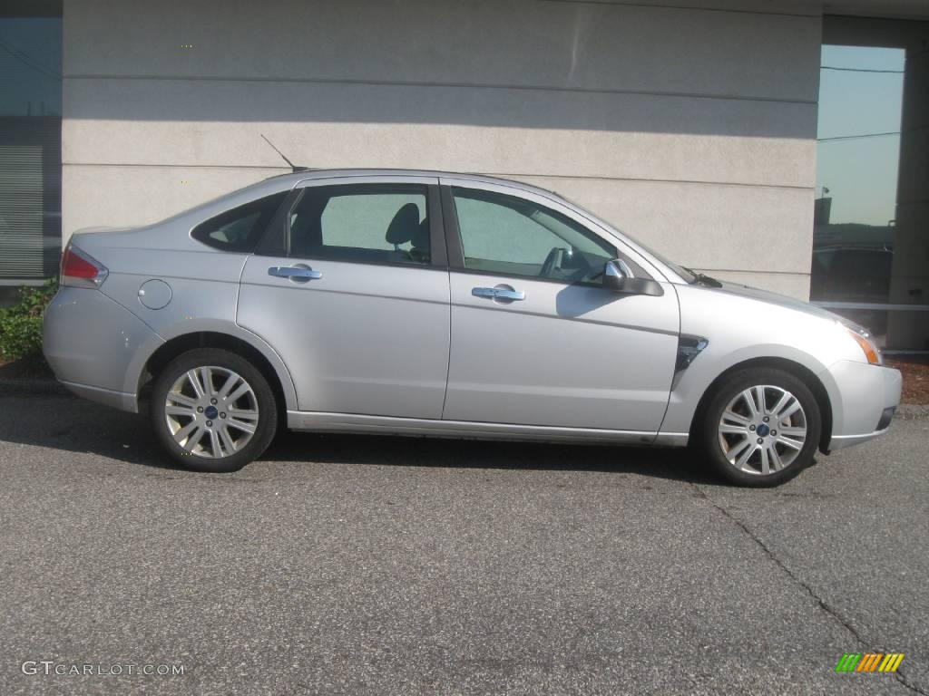 2008 Focus SE Sedan - Silver Frost Metallic / Medium Stone photo #2