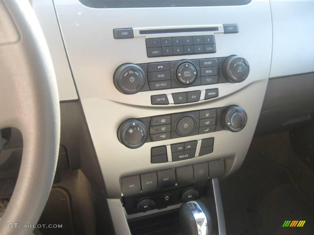 2008 Focus SE Sedan - Silver Frost Metallic / Medium Stone photo #8