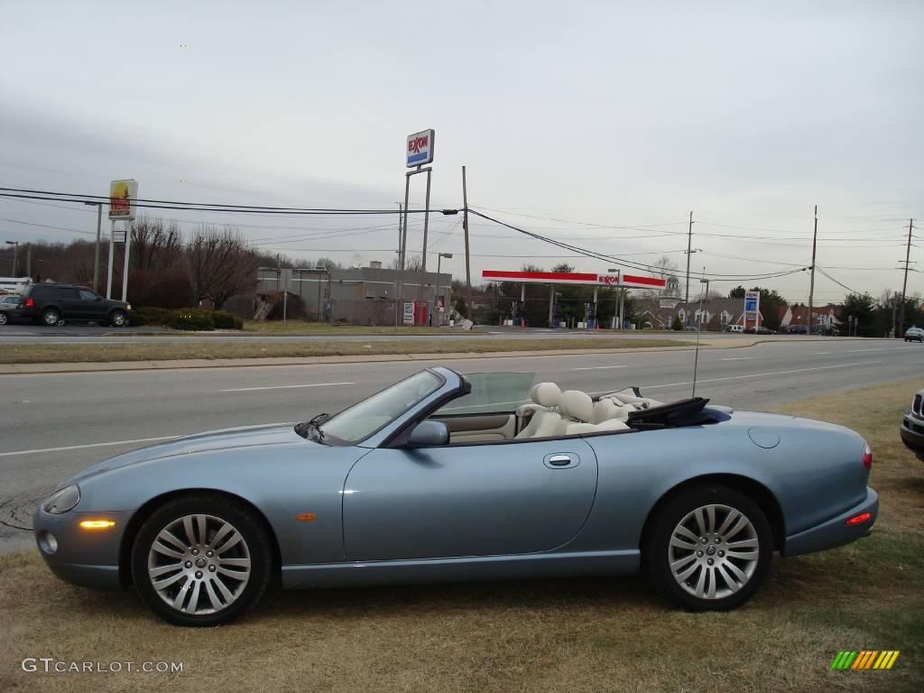 2006 XK XK8 Convertible - Frost Blue Metallic / Ivory photo #9