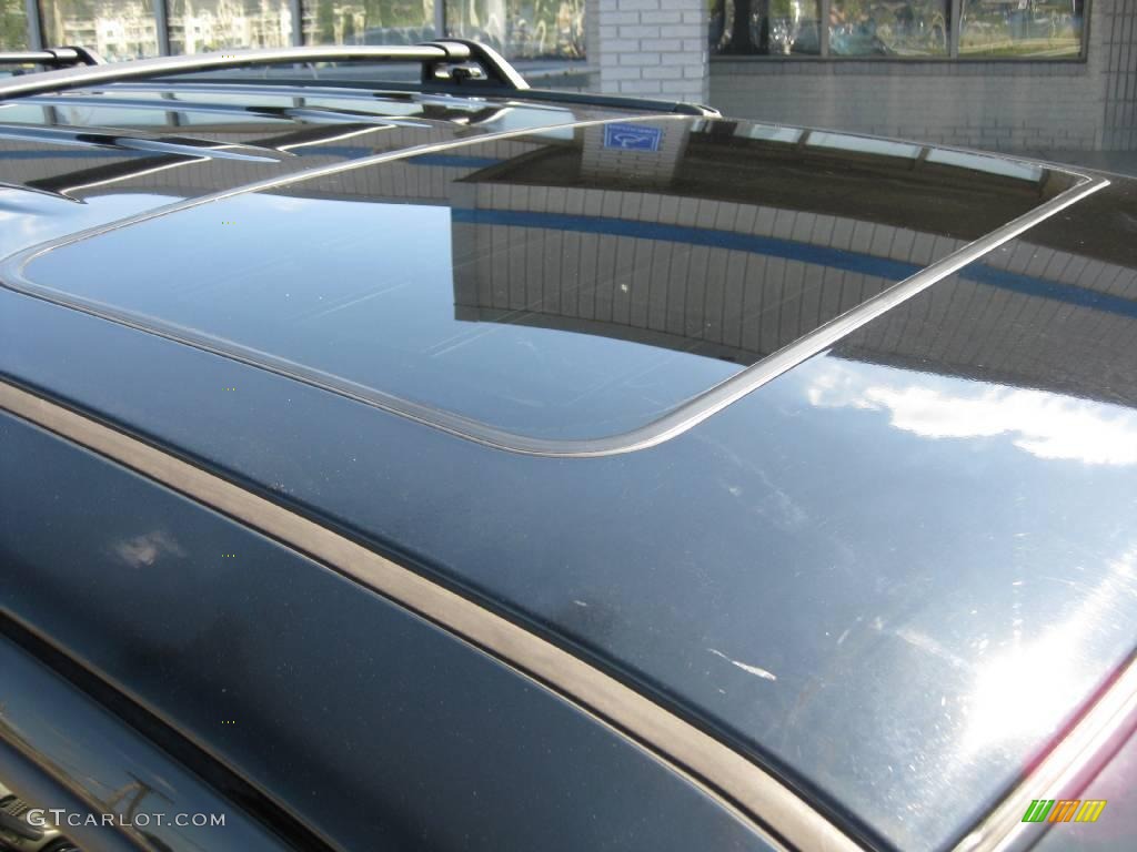 2004 Escape Limited - Black / Ebony Black photo #16