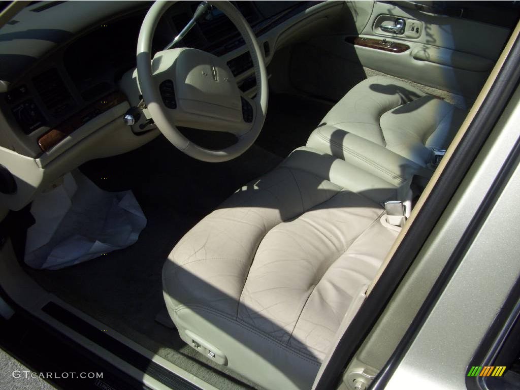 1997 Town Car Signature - Light Prairie Tan Metallic / Beige photo #10