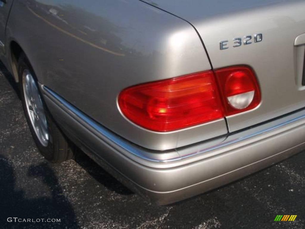 1999 E 320 Sedan - Smoke Silver Metallic / Parchment photo #13
