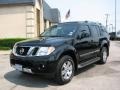 Super Black - Pathfinder LE 4x4 Photo No. 3