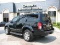 Super Black - Pathfinder LE 4x4 Photo No. 5