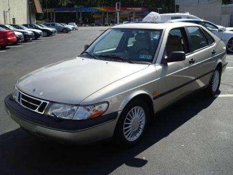 1995 Saab 900 SE V6 Sedan Data, Info and Specs