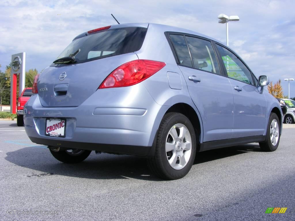 2009 Versa 1.8 S Hatchback - Arctic Blue / Charcoal photo #6