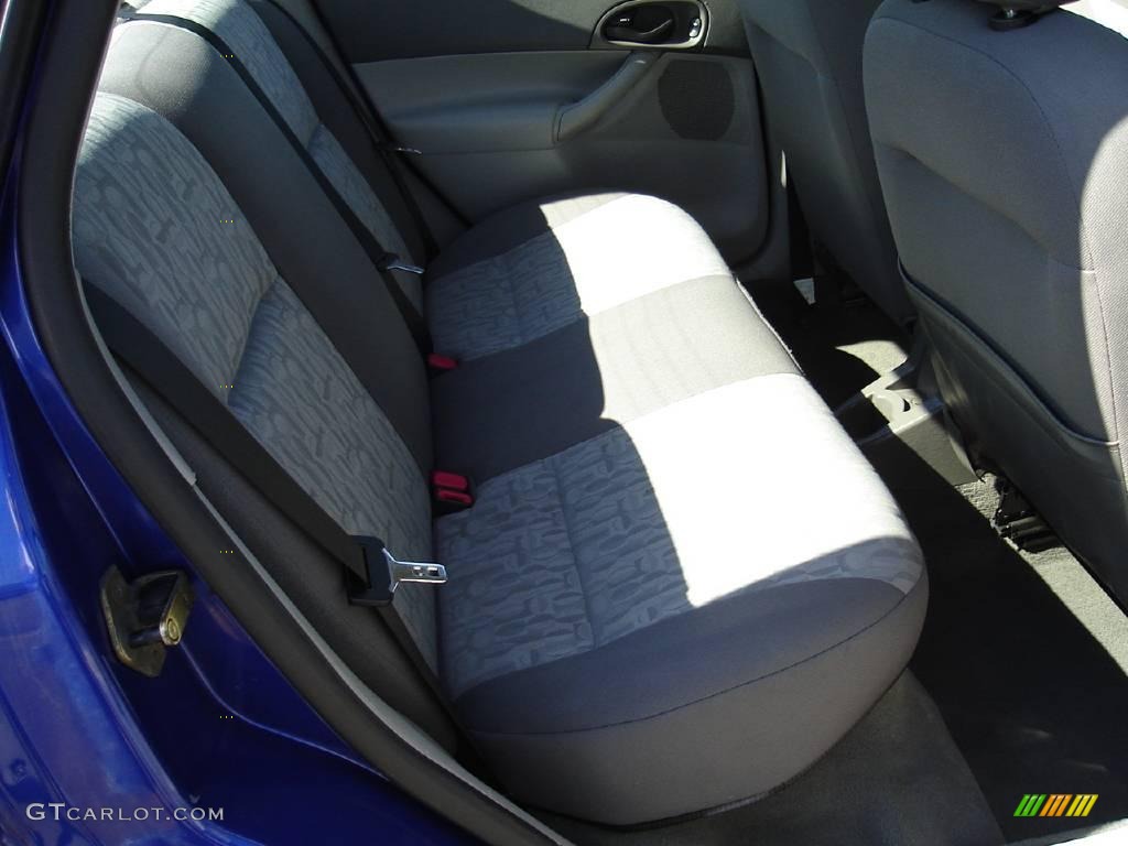 2005 Focus ZX4 SE Sedan - Sonic Blue Metallic / Dark Flint/Light Flint photo #14