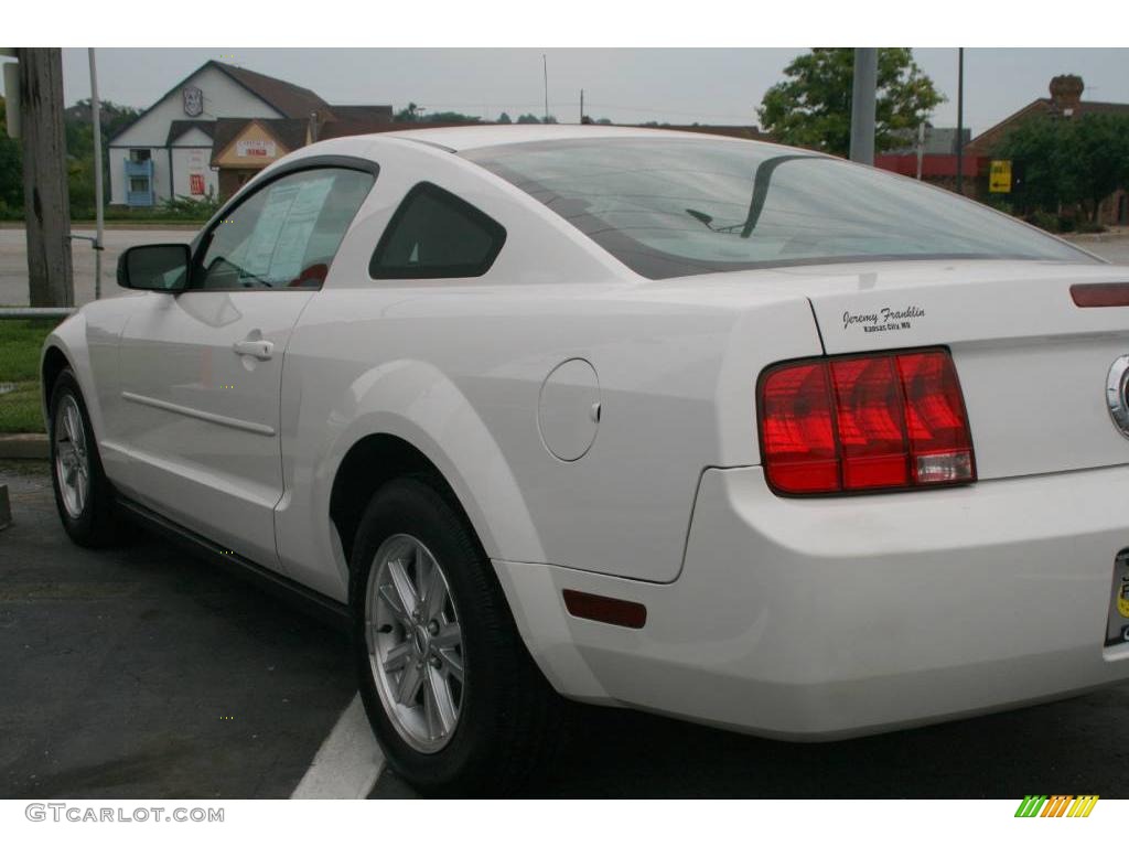 2008 Mustang V6 Deluxe Coupe - Performance White / Light Graphite photo #4