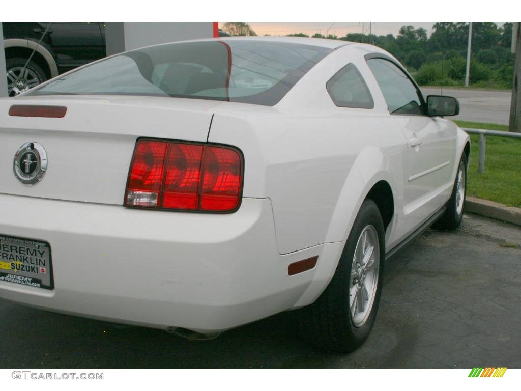 2008 Mustang V6 Deluxe Coupe - Torch Red / Light Graphite photo #32