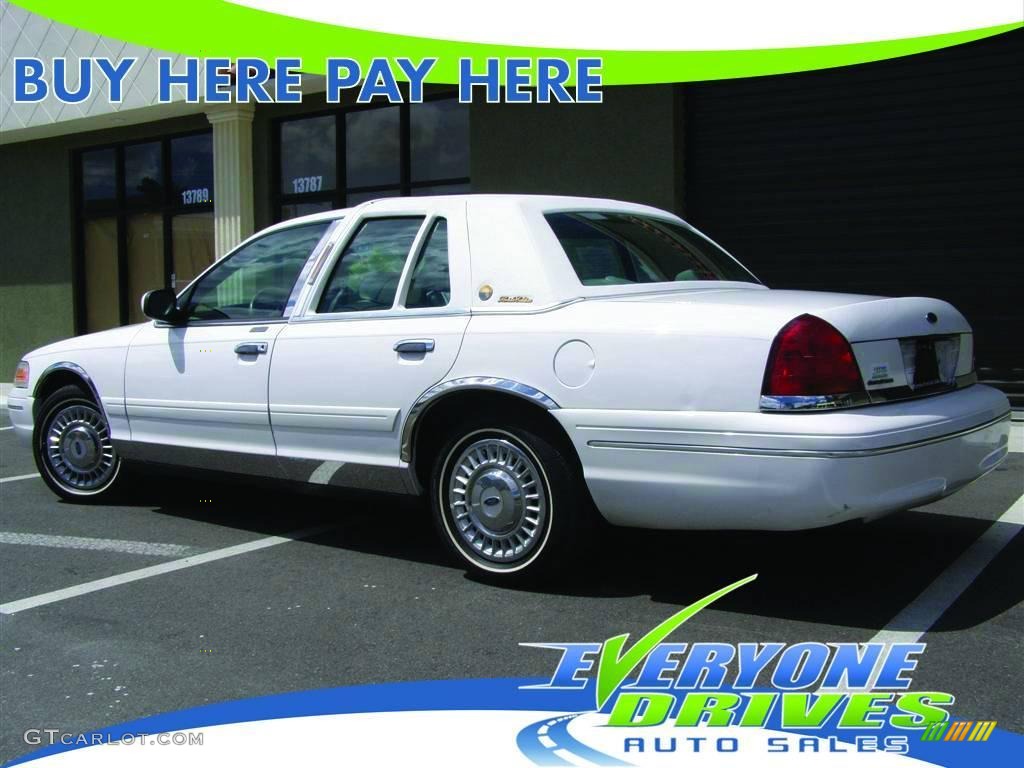 2000 Crown Victoria Florida Edition Sedan - Vibrant White / Light Graphite photo #2