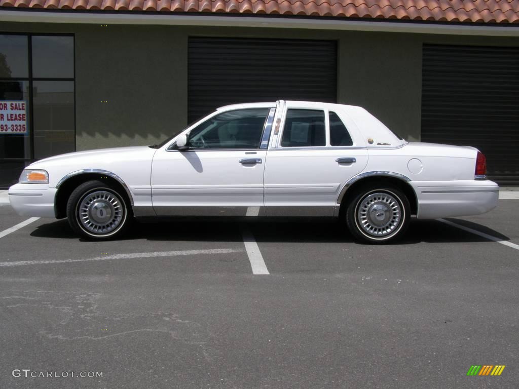 2000 Crown Victoria Florida Edition Sedan - Vibrant White / Light Graphite photo #6