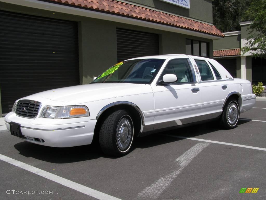2000 Crown Victoria Florida Edition Sedan - Vibrant White / Light Graphite photo #7