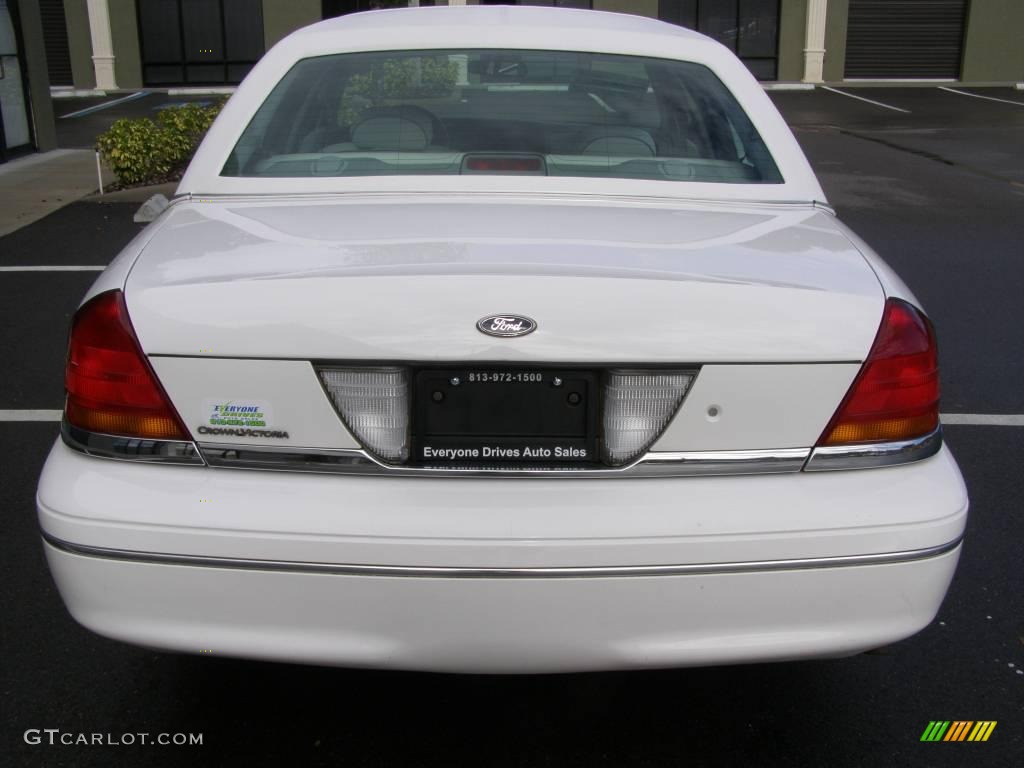 2000 Crown Victoria Florida Edition Sedan - Vibrant White / Light Graphite photo #11