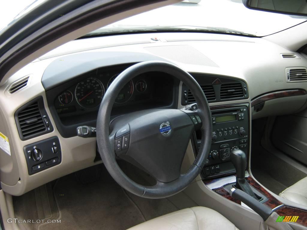 2005 S60 2.4 - Platinum Green Metallic / Taupe photo #17