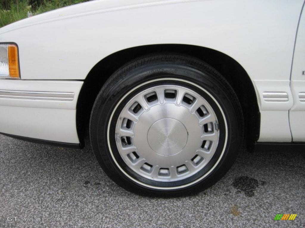 1999 DeVille Sedan - White / Neutral Shale photo #6