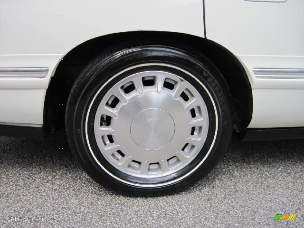1999 DeVille Sedan - White / Neutral Shale photo #8