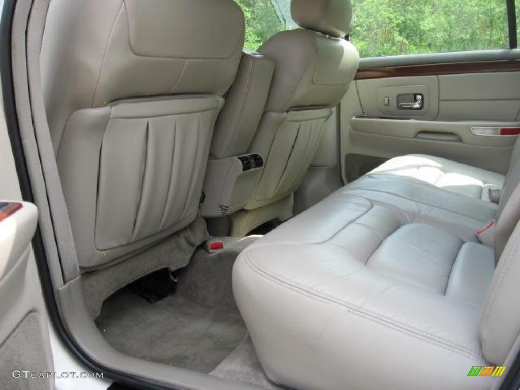 1999 DeVille Sedan - White / Neutral Shale photo #13