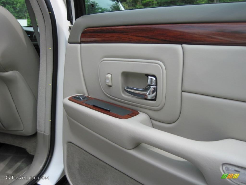 1999 DeVille Sedan - White / Neutral Shale photo #16