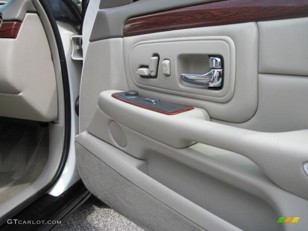 1999 DeVille Sedan - White / Neutral Shale photo #17