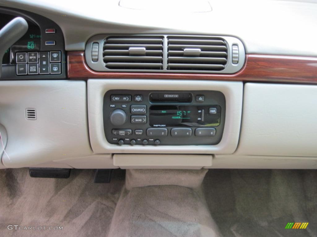 1999 DeVille Sedan - White / Neutral Shale photo #26