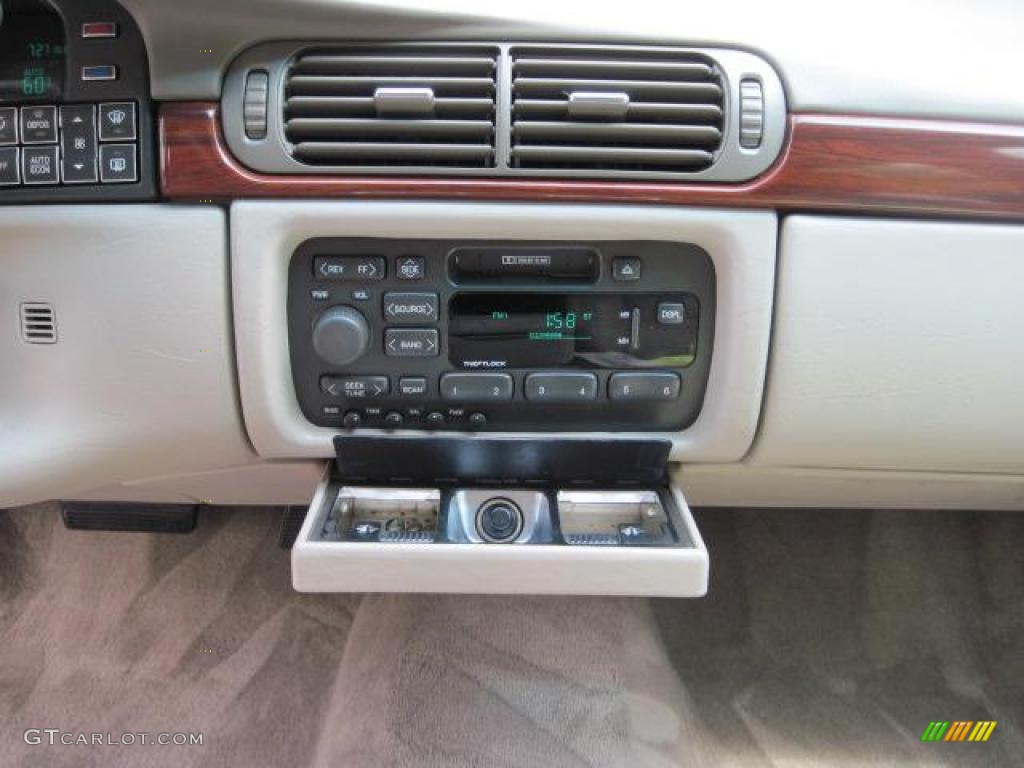 1999 DeVille Sedan - White / Neutral Shale photo #27