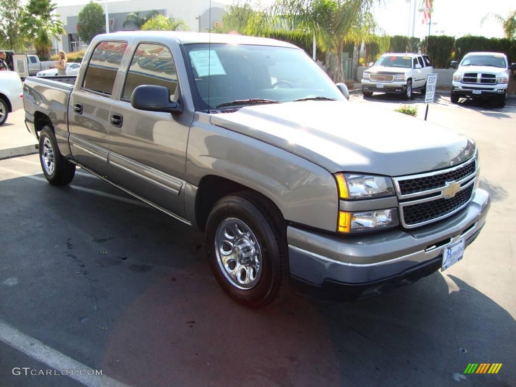 2007 Silverado 1500 Classic LS Crew Cab - Graystone Metallic / Dark Charcoal photo #4