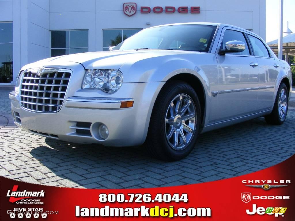 2005 300 C HEMI - Bright Silver Metallic / Dark Slate Gray/Medium Slate Gray photo #1