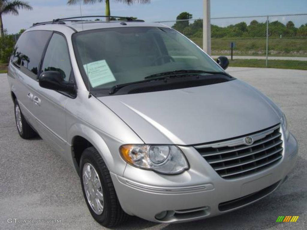 2007 Town & Country Limited - Bright Silver Metallic / Medium Slate Gray photo #1