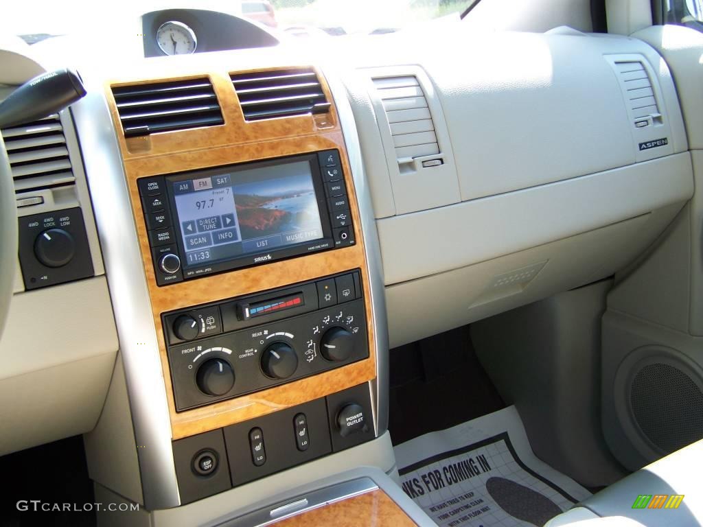 2008 Aspen Limited 4WD - Cognac Crystal Pearl / Light Graystone photo #6