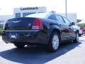 Brilliant Black - 300 C HEMI Photo No. 3