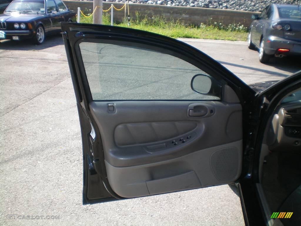 2003 Stratus SE Sedan - Brilliant Black Crystal Pearl / Dark Slate Gray photo #14