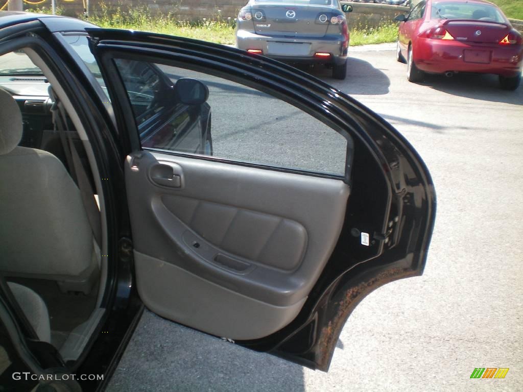 2003 Stratus SE Sedan - Brilliant Black Crystal Pearl / Dark Slate Gray photo #18