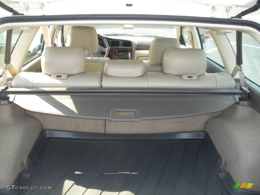 2004 Outback 3.0 L.L.Bean Edition Wagon - White Frost Pearl / Beige photo #24