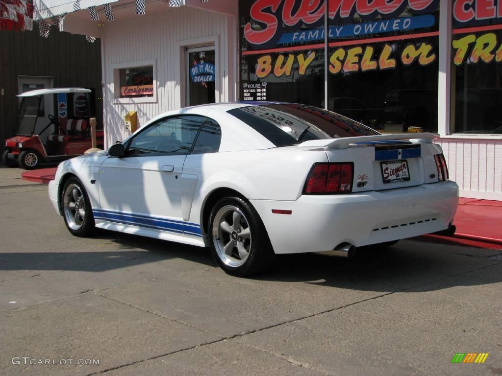 2001 Mustang GT Coupe - Oxford White / Medium Graphite photo #3