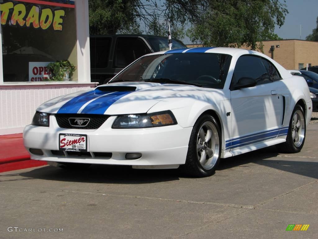 2001 Mustang GT Coupe - Oxford White / Medium Graphite photo #7