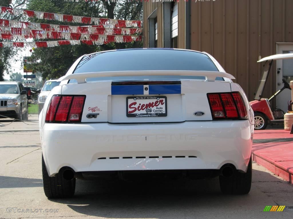 2001 Mustang GT Coupe - Oxford White / Medium Graphite photo #11